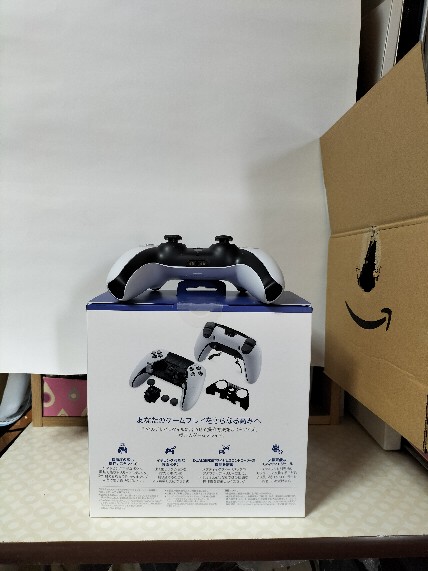 商品の化粧箱を取り出し