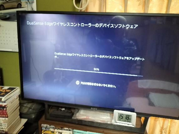 PlayStation5 を起動した後、DualSense Edge を同梱のUSB-ケーブルで繋げると、自動的にデバイスソフトウェアの設定が起動した